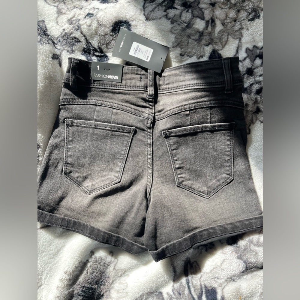 Fashion nova black short
